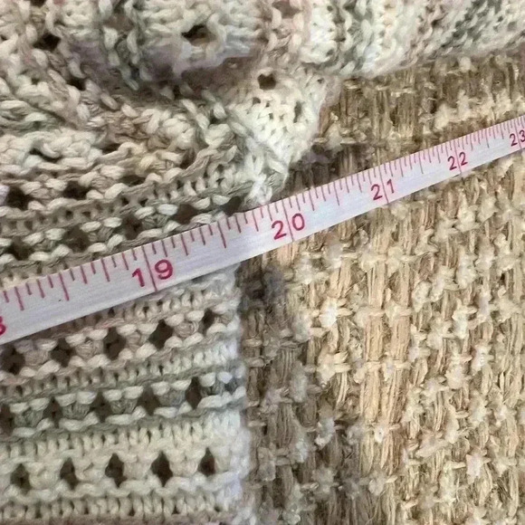 Jessica Simpson cropped cardigan sweater, size medium, EUC, cream, buttons. - Picture 5 of 5